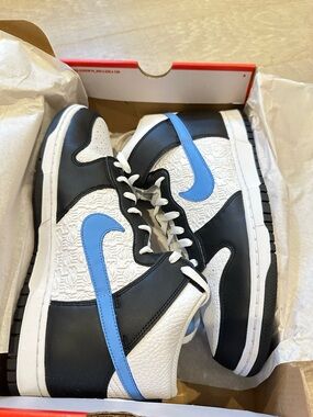Nike Men’s Black White and Light Blue Low-Top Sneakers